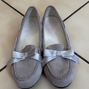 Vionic  Gray Women's leather Loafers with Bow